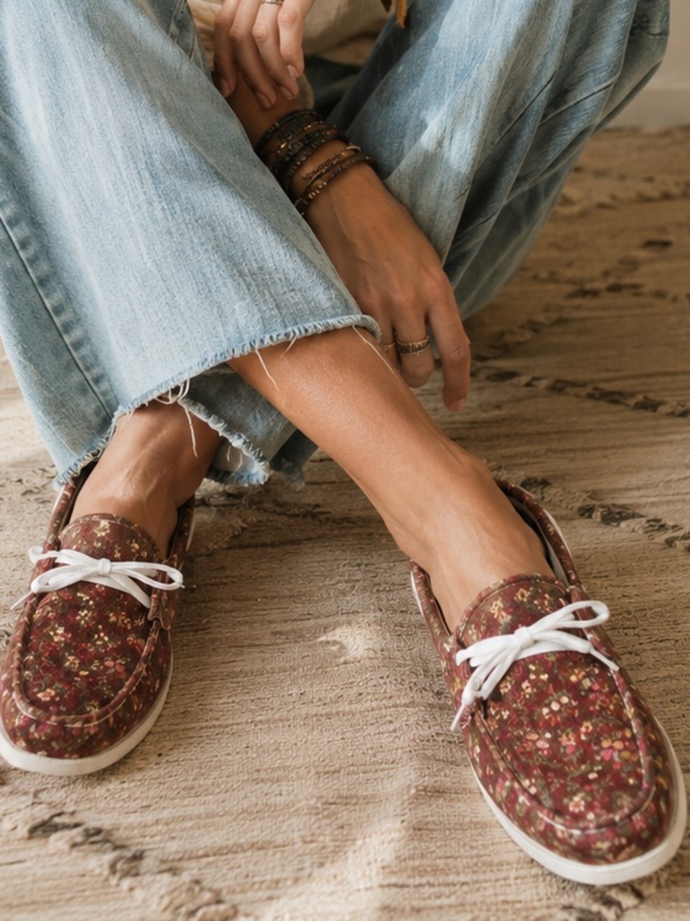 Floral Women's burgundy Loafers with White Laces Size 9